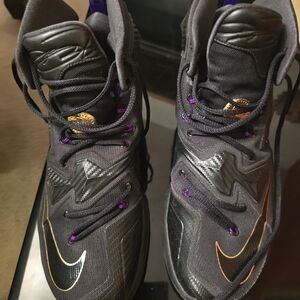 Lebron James nikes(No box) men size 12- 9/10 condition